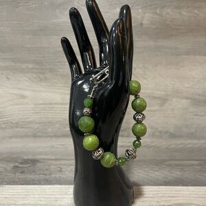 Green Jade Beaded Bracelet Faceted Stone Silver Tone Toggle Clasp